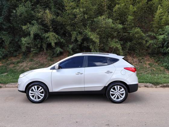 HYUNDAI IX35 2.0 MPFI GLS 16V FLEX 4P AUTOMÁTICO HYUNDAI IX35 2.0 MPFI GLS 16V FLEX 4P AUTOMÁTICO